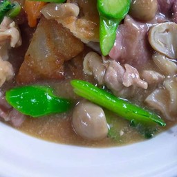 ราดหน้าเส้นกรอบไก่