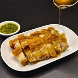 หมูกรอบทอดน้ำปลา(กับข้าว).