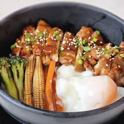 ข้าวหน้าไก่เทอริยากิไข่ลาวา