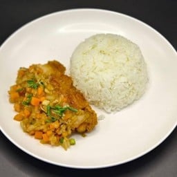 หมูกรอบผัดเนยกระเทียมราดข้าว.