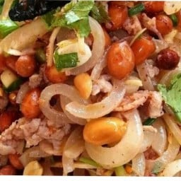 ยำแหนมข้าวทอดแม่ตุ๋ย สูตรดั้งเดิม