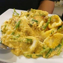 ปลาหมึกผัดผงกะหรี่