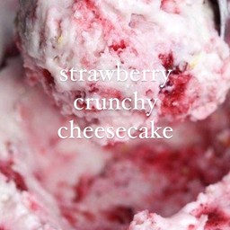 strawberry crunchy cheesecake