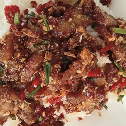 สามชั้นทอดคั่วพริกเกลือราดข้าว