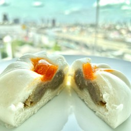 ซาลาเปาไส้หมูสับไข่เค็ม เนื้อหมูแน่น พร้อมไข่แดงลูกใหญ่รสมัน