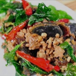 กระเพราไข่เยี่ยวมา