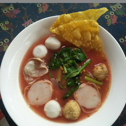 ก๋วยเตี๋ยวลูกชิ้นปลา ธนะสิน