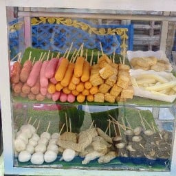 ลูกชิ้นทอด ไข่นกกระทา เฟรนซ์ฟราย นักเก็ตและน้ำ ของทานเล่น By น้องเฌอ