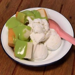 ขนมปังสังขยาไอศครีมกะทิสดแท้