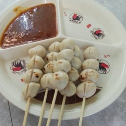 ลูกชี้นหมูปี้ง