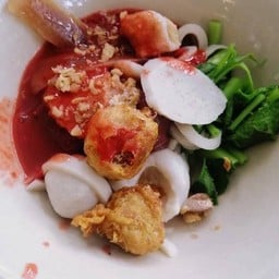 เกี๊ยวปลาเย็นตาโฟ