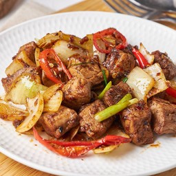 สันในหมูนุ่ม ผัดน้ำพริกเผา 205 kcal