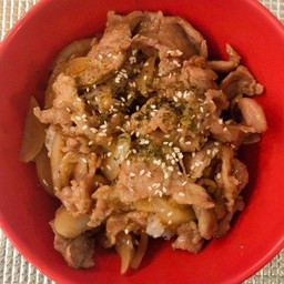 ข้าวหน้าหมูซีอิ๊วญี่ปุ่น