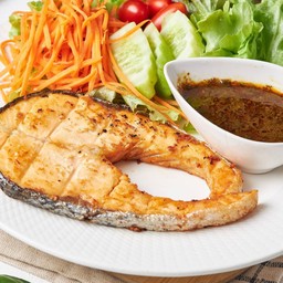 สเต็กแซลม่อน ราดซอสผัดฉ่า 179 kcal