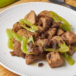 สันในหมูนุ่ม ผัดพริกหยวก 204 kcal