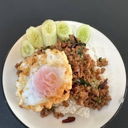 ข้าวกะเพราพริกแห้ง