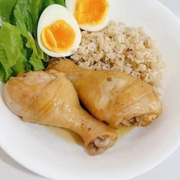 (อร่อยซ่ากับโค้ก) ข้าวไก่ต้มน้ำปลา แถมฟรี ไข่ต้ม