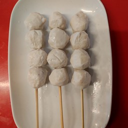 ลูกชิ้นหมูปิ้งย่าง