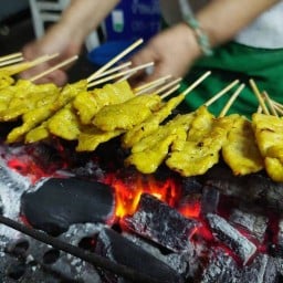 หมูสะเต๊ะ พี่วรรณ ท่าน้ำบางนา