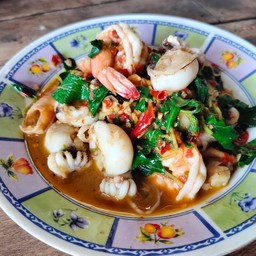 กะเพรารวมมิตร ราดข้าว