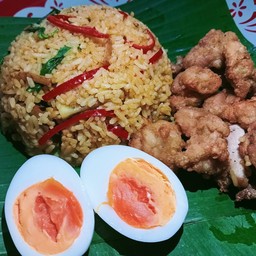 ขัาวผัดพริงแกงเขียวหวานท๊อปไข่ต้ม