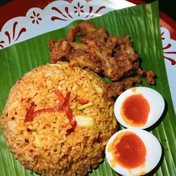 ข้าวผัดพริกเผาไข่ต้ม