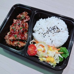 อาหารจานเดียว มีหมู-มีไก่ มีใจก็สั่งเลย by แย๋มมี่ (ห้วยยายพรหม)