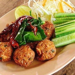 ลาบหมูก้อนทอด