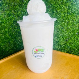 น้ำมะพร้าวปั่นหน้าไอติมแก้วใหญ่