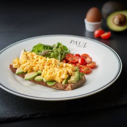 Scrambled egg tartine