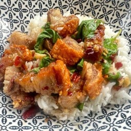 กะเพราหมูกรอบ ทีเด็ดเศรษฐกิจ (อาหารตามสั่งอร่อยมาก) หมู่บ้านเศรษฐกิจ ซอย 22