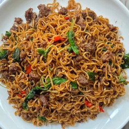 มาม่าผัดกะเพรา