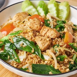 ไก่นุ่ม ผัดข้าวผััดโบราณ 304 kcal