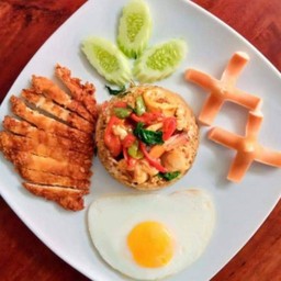 ข้าวกระเพราคลุก (ทะเล) สามเกลอ