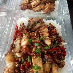 หมูกรอบคั่วพริกเกลือ