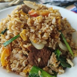 ข้าวผัดเนื้อ