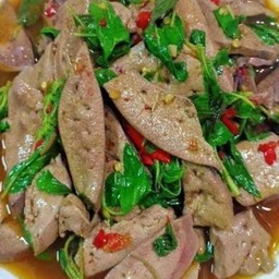 ผัดกระเพาตับหมู