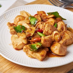 ไก่นุ่ม ผัดซอสต้มยำ 202 kcal