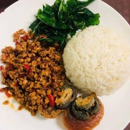 ข้าวกะเพราไข่เยี่ยวม้า