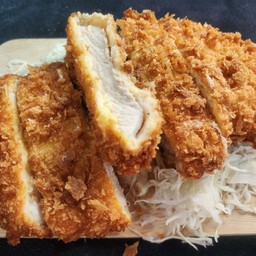 Tonkatsu Premium ชิ้นโต (size L) หมูทอดทงคัตสึ เสริฟ์พร้อม กะหล่ำปลีฝอย (200 g)