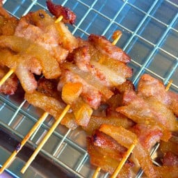 มูมมามหมูทอดเสียบไม้