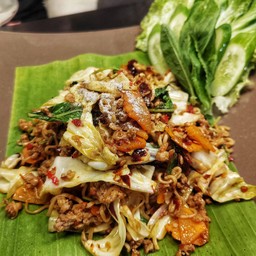 มาม่าผัดขี้เมาหมูสับ