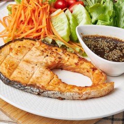 สเต็กแซลม่อน ราดซอสเทริยากิ 190 kcal