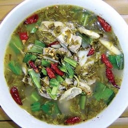 ต้มยำไก่บ้านใส่ใบมะขาม