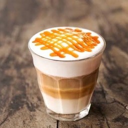 คาราเมลมัคคิอาโต้ร้อน