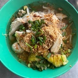 ก๋วยเตี๋ยวไก่ต้มยำ