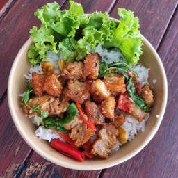 กระเพราหมูกรอบ