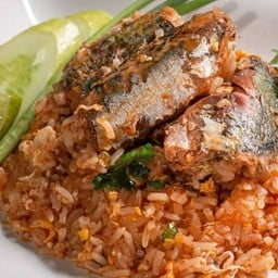 ข้าวผัดปลากระป๋อง