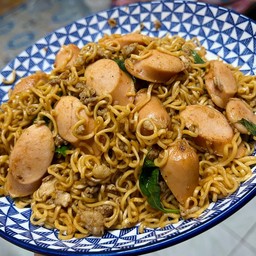 กะเพรา มาม่า ใส้กรอก