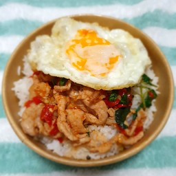 ข้าวกะเพราหมูชิ้น+ไข่ดาว